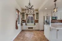 Private luxury retreat home. Located Near Shopping & the Beach