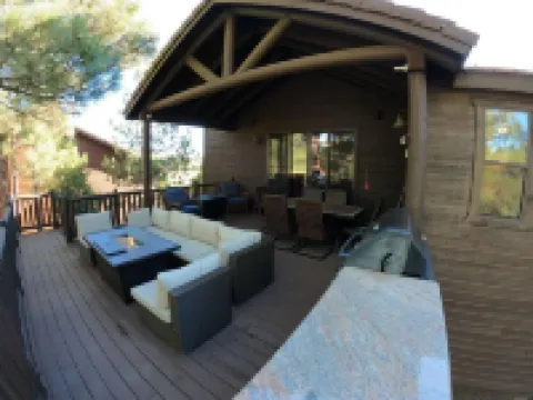 Awesome lodge on the 10th Fairway in the Torreon golf community in Show Low AZ.
