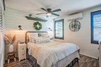 Spacious 4 bedroom, 3 bath with playground Panoramic view, private and gated Hotels in San Marcos