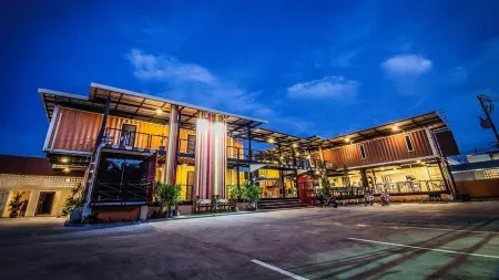 Retro Box Hotel Chumphon