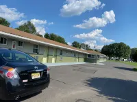 Red Carpet Inn & Suites Wrightstown - Motels