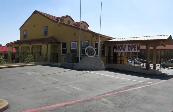 泰勒村套房旅館