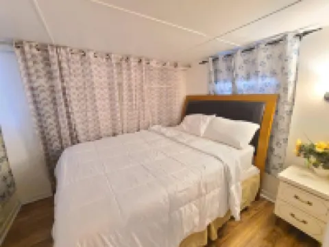 Tiny remodel mobile home close to Orlando and Sanford Airport. Hotels in Casselberry