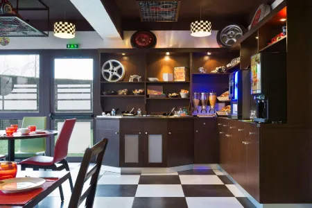 Enzo Hotels Pont-A-Mousson by Kyriad Direct Отели в г. Понт-а-Муссон