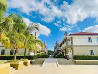 Aquamira Hotel & Resort