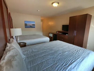 Shady Cliff Resort Hotels in Lewisburg