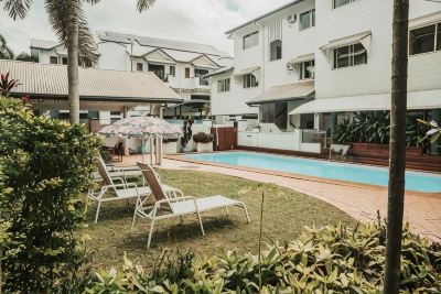 屋外プール ケアンズ クイーンズ コートの写真