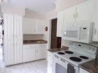 Peaceful Vintage Library Getaway near Town Hotels in Putnam County