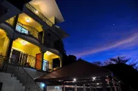 Treasure Cove Hotel & Restaurant - Parkplatz
