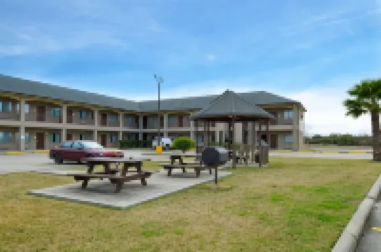 Econo Lodge Inn & Suites Port Arthur Near Sabine Pass