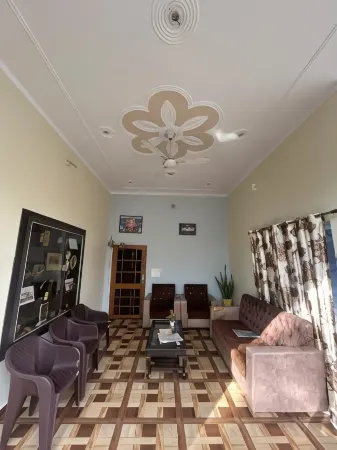 Gaharwar Home Stay Отели рядом с Аэропорт Дехрадун