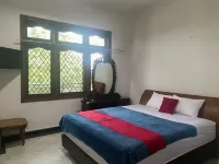 RedDoorz Syariah @ Karang Pilang Hotels in Kebraon