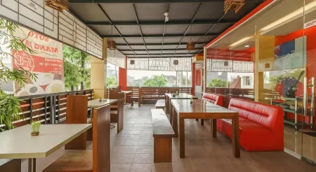 Jav Front One Hotel Lahat Отели в г. Лахат