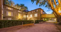 Moulin de Vernegues et Spa Hotels in Lambesc