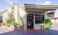 Carlton Motor lodge فنادق في ستوديو سيتي