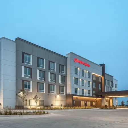 Hampton Inn by Hilton Hastings Отели в г. Adams County