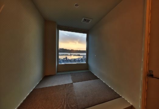 마레아 리조트 모토부의 아름다운 객실 내부 사진