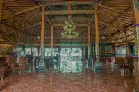 OYO 1347 Joglo Garut Cottage Syariah Hotel a South Tarogong