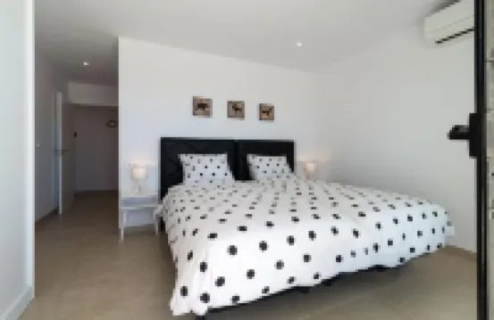 Villa Royal, modern villa with private heated pool and sea view