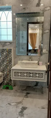 2 Bedroom Private Apartment in a Luxurious house in Posh area. Close to Airport Отели рядом с достопримечательностью «Лахор Юниверсити оф Менеджмент Сайенсиз»