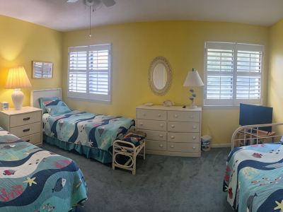 Pet friendly Spacious townhome, quiet neighborhood with pool, 1/2 mile to beach