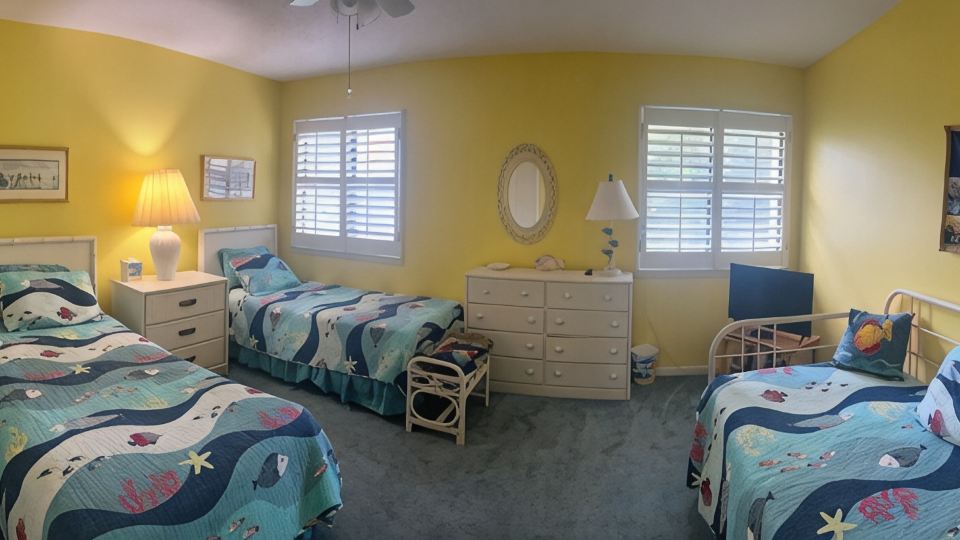 Pet friendly Spacious townhome, quiet neighborhood with pool, 1/2 mile to beach