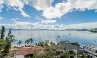 Estúdio em prédio com piscina SCA0108