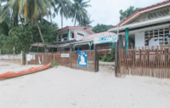 RedDoorz @ Tandikan Beach Cottages