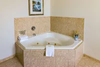 Quality Inn & Suites Sequim at Olympic National Park - Hot Tub