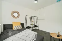 Cosy 2-Bed House | Bury | Free Parking | Near Manchester