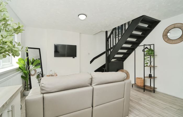 Cosy 2-Bed House | Bury | Free Parking | Near Manchester