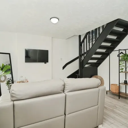 Cosy 2-Bed House | Bury | Free Parking | Near Manchester