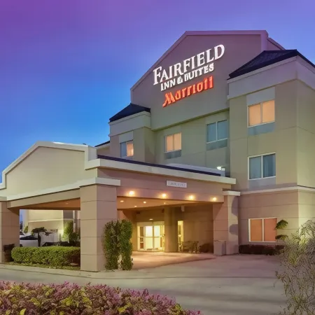 Fairfield Inn & Suites Marshall