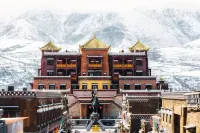 Rishi Xuriling Resort Hotel (Ganzhi County Baita Park Scenic Area Store) - parking