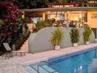 Casa Toucan, Secluded Jungle Setting with Ocean View & 40 foot Pool