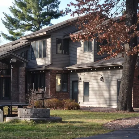 Spacious 7-bedroom house on the Lake, with AC, WiFi, in peaceful Menomonie WI