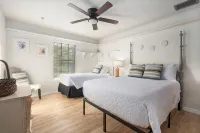 6Br! Sleeps 15+ Htd Pool, Putting Green, Theater, Game Rm, 5 mi to Beaches, Ami