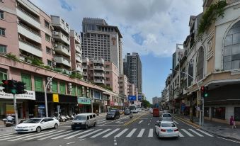 Louis Hotel(Zhongshan Block East Lihe Square Branch)