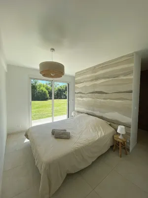 La Villa Saint-Léger - 5 Bedrooms - Swimming pool - garden Hotels in 