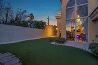 15,000 sqft Mansion 5 min from strip! 1.5 acre compound. - Villas