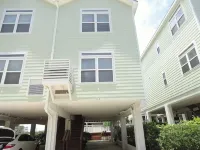 3/3 Condo across from the River! Close to beaches! Hotels in Carrabelle