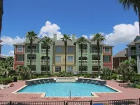 Fantastic Seawall Condo- Garden and Pool view - สระว่ายน้ำส่วนตัว