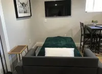 Cozy studio apartment at the base of South Table Mountain - 4-Star