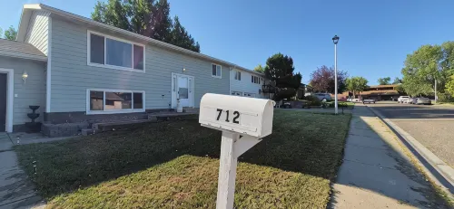 Bears Den 4-bedroom house with AC in Great Falls