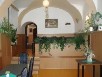 Residence Dykova - Former Pension Jana, Domov Mládeže