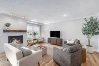 NEWLY remodeled Bay View condo downtown TC - Boutique