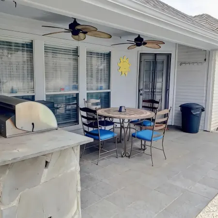 Pool Hot Tub Game Room Arcade Fast Wi-Fi Fire Pit Dog Friendly!