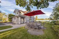 Lakeside Haven - New Deck, Pier & Guest House - 4-Star