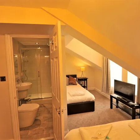 Gail's Guest House Отели в г. Барри