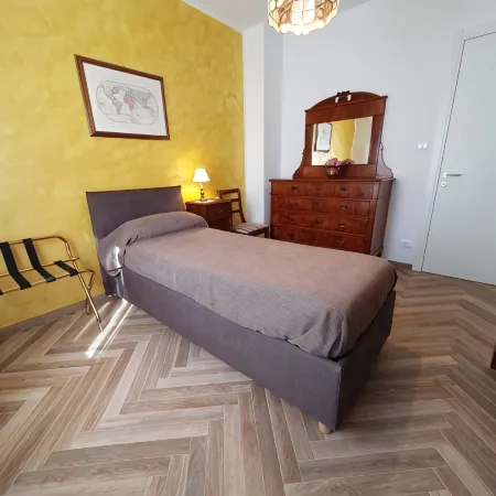 Locazione Glicine with 3 rooms for 4 guests with private parking and garden.
